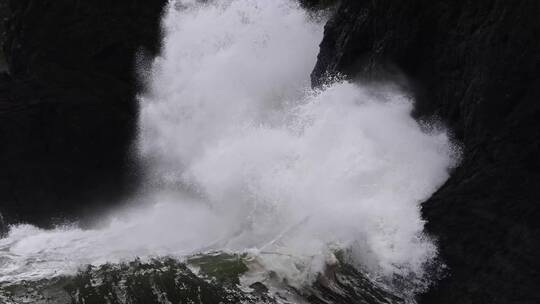 海浪拍打海岸海浪拍打礁石岩石