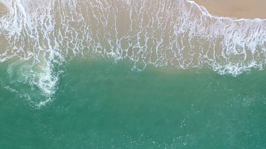 俯拍海浪海水海边航拍大海潮水海滩沙滩浪花