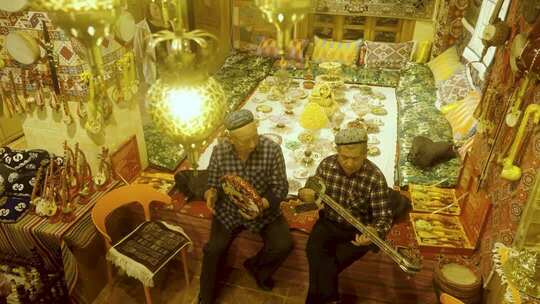 新疆老艺术家民族特色音乐演奏传统乐器