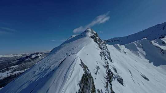 FPV穿越机无人机航拍雪山高山山脉阳光白云