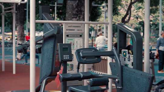 广州全民运动街边健身器材视频素材模板下载