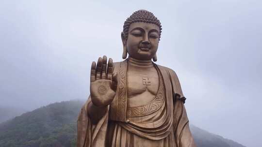 雾中山间金色大佛 灵山圣境 云海灵山大佛
