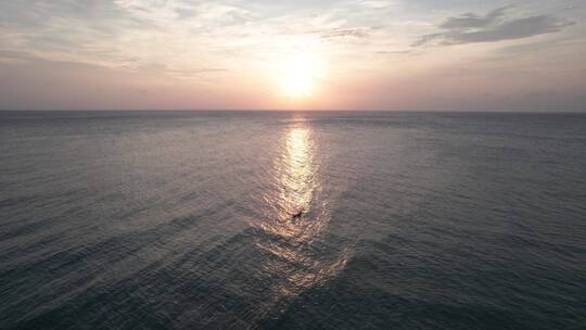 日落夕阳下大海中航行航拍素材