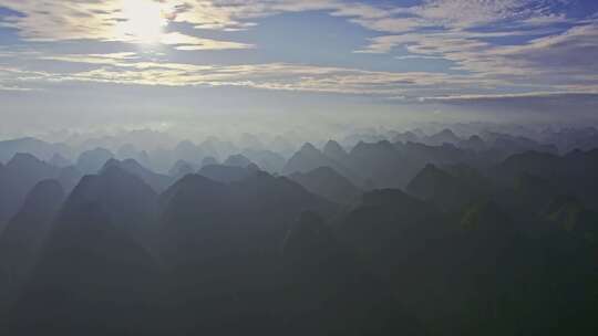 广西早晨大山晨光山川山峰光影山脉喀斯特