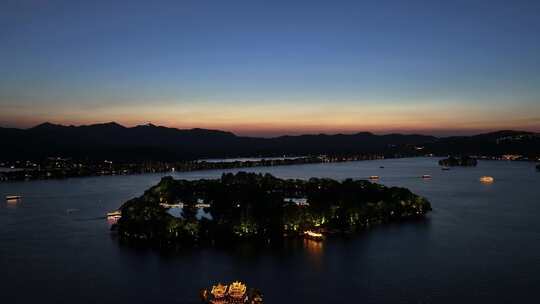 杭州西湖雷峰塔游船夜景航拍