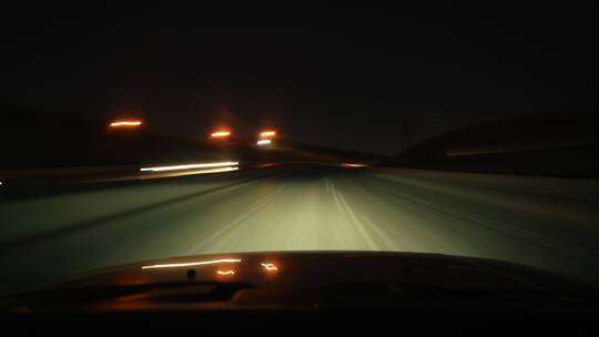 城市道路交通的夜间灯光（8K）