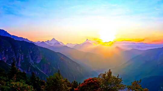 山间日出壮丽风景