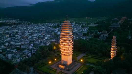 云南大理古城三塔寺夜景灯光航拍4k