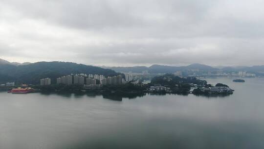 航拍浙江淳安千岛湖公路，自然美景