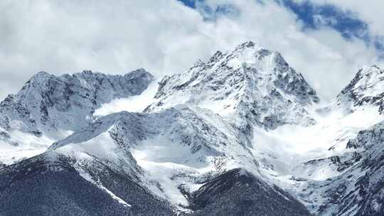 航拍西藏林芝冬季雪山风光