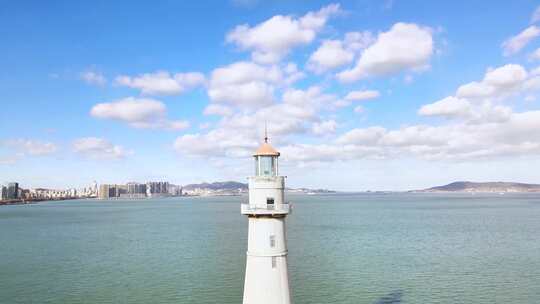 威海悦海公园城市灯塔周边建筑全景