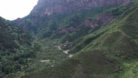 青海海东市化隆县雄先乡岗山堪达寺航拍