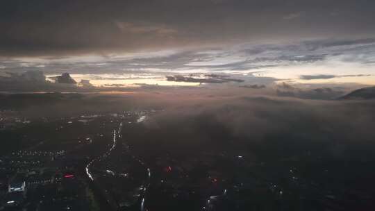 城市日出云海航拍景象