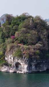 竖版航拍桂林象鼻山