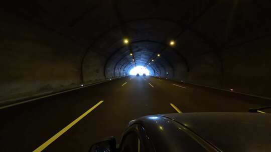 隧道中行驶的汽车视频素材模板下载