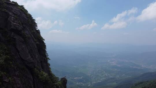 夏天武功山航拍蓝天白云绿山