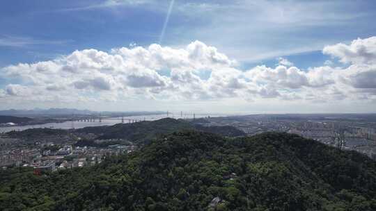 城市蓝天白云天际线城市高楼建筑航拍