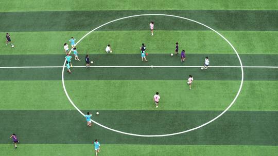 足球/女生足球队/踢足球视频素材模板下载