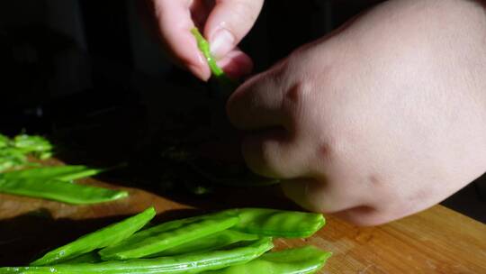 【镜头合集】剥豆子清洗荷兰豆切豆角