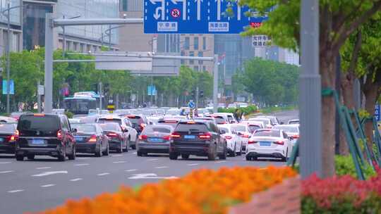 城市马路街道街头街景上班下班高峰期车流人视频素材模板下载