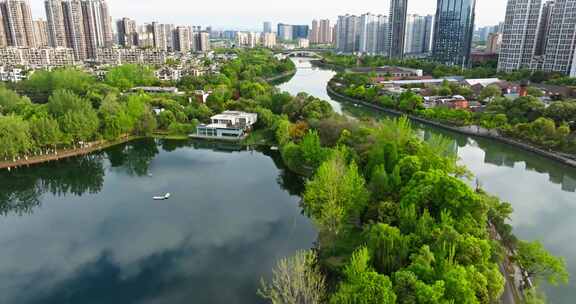 春天成都东湖美丽风景白云倒映水中公园城市