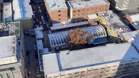 城镇居民楼屋顶雪景视频素材模板下载