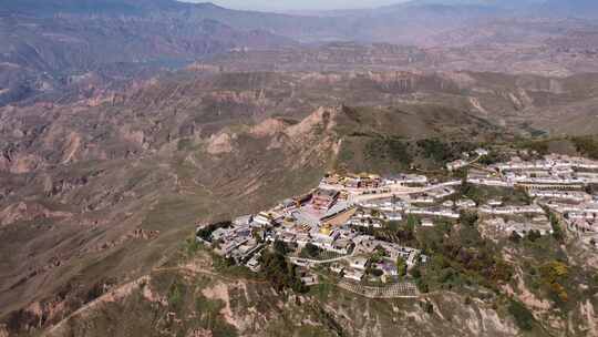 青海海东夏琼寺山峰建筑航拍视频