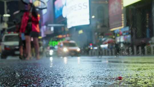 繁华城市雨夜