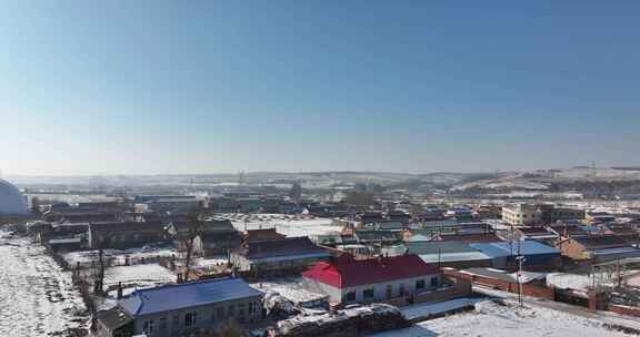 冬日雪景中的乡村全貌