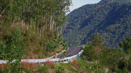 实拍春天海南省道盘山公路风光4K治愈视频