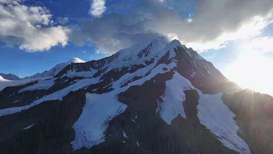 航拍四川甘孜贡嘎山区燕子沟雪山风光