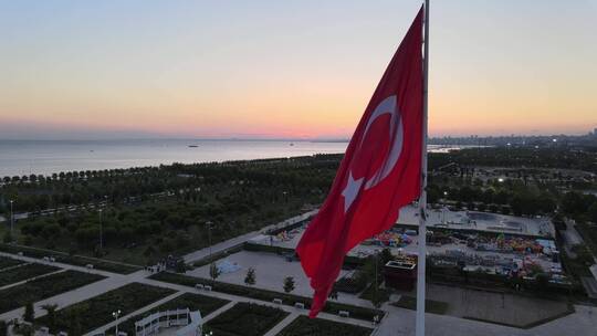 随风飘摇的土耳其国旗