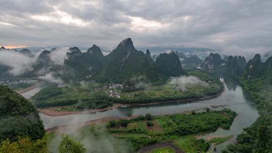 广西桂林山水鸟瞰云雾缭绕