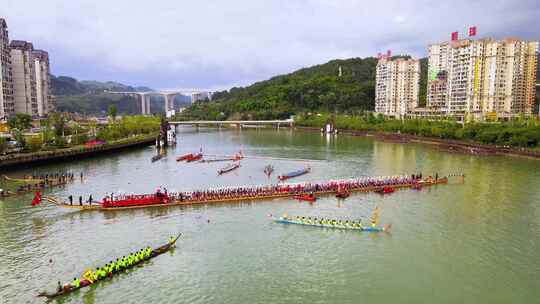 河上龙舟比赛全景