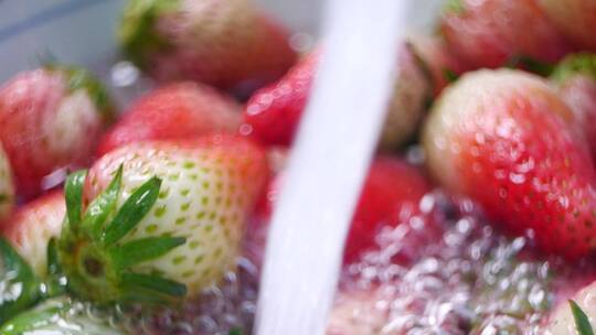 草莓洗洗