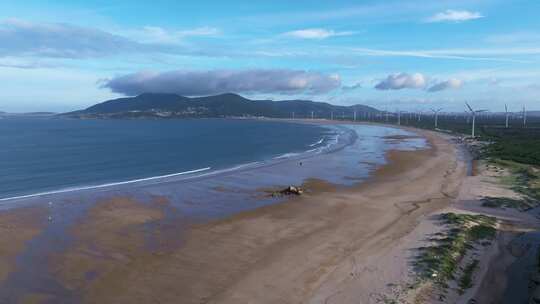 航拍平潭北部湾海上风电场夕阳火烧云鱼排