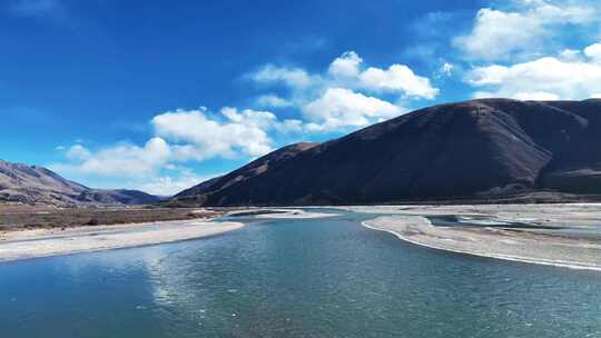 河间溪流雪山河流