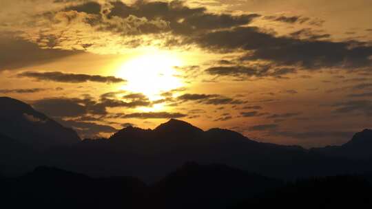 航拍金色日落夕阳