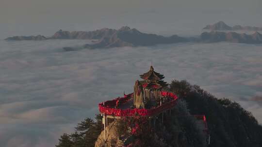 3倍老君山主峰日出云海