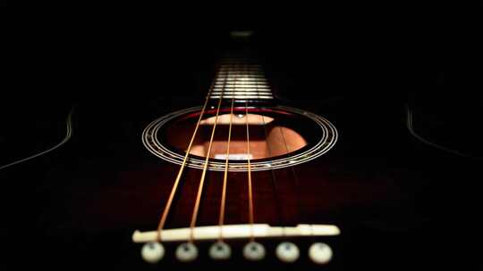特写吉他琴弦与琴身