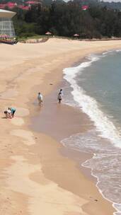 航拍蓝色海洋礁石岛屿大海海浪沙滩