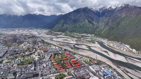 西藏林芝市尼洋河城市建筑风光航拍