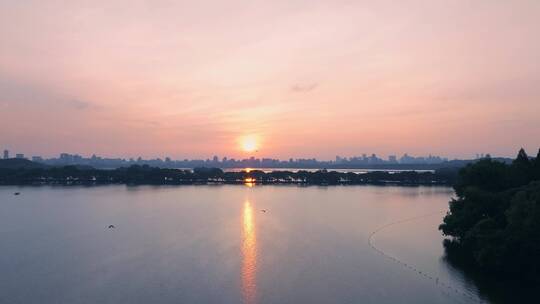 航拍夏天西湖清晨日出