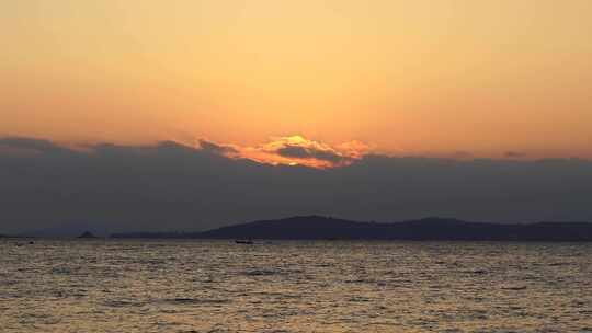 傍晚海平面风光平静大海风景海面水波纹荡漾