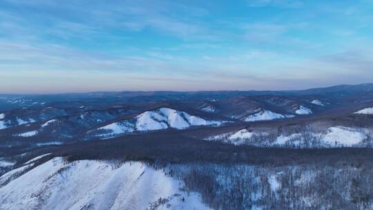 航拍大兴安岭冰雪山峦山林