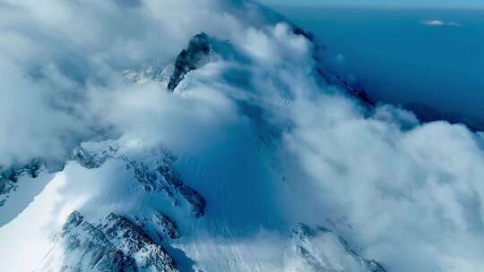 高清航拍香格里拉哈巴雪山云海延时