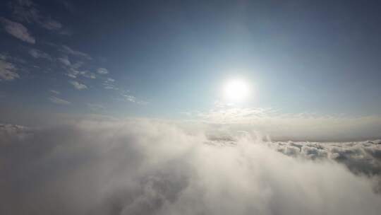 4K穿越机航拍六春湖云上视频素材模板下载