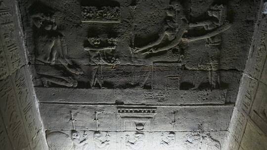 丹达拉神庙的雕刻壁画