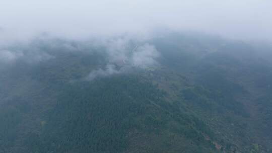 云端高空山脉风景