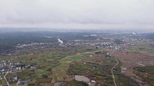 高空航拍安徽休宁县五城镇龙湾村